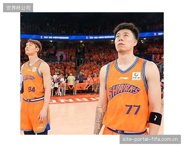 王哲林内线强攻展现统治力，上海队系列赛客场先下一城。
